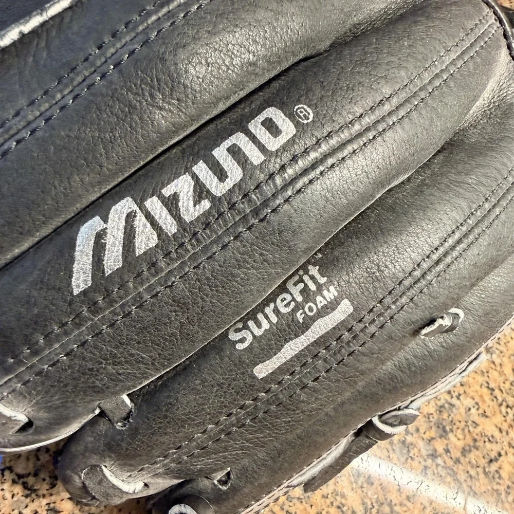 Mizuno Prospect Series Youth Baseball Glove 10 Inch Black Right Hand Leather